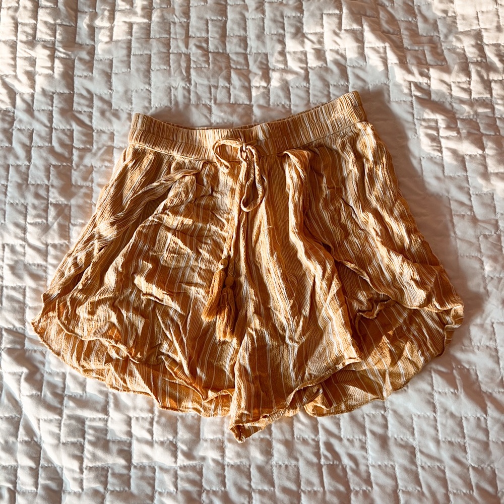 American Eagle Yellow Striped Flowy Shorts Size Small